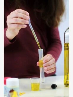 Chimie Sans Danger - 150 Expériences Buki Bleu - Buki -Promos Jouets Boutique chimie sans danger 150 experiences buki 4