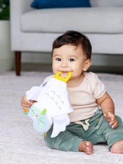 Coﬀret Naissance Avec Doudou Luminescent Dans Le Noir - INFANTINO Blanc - Infantino -Promos Jouets Boutique coﬀret naissance avec doudou luminescent dans le noir infantino 3