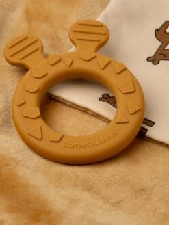 Doudou Plat Attache Sucette - DONE BY DEER Moutarde - Done By Deer -Promos Jouets Boutique doudou plat attache sucette done by deer 4